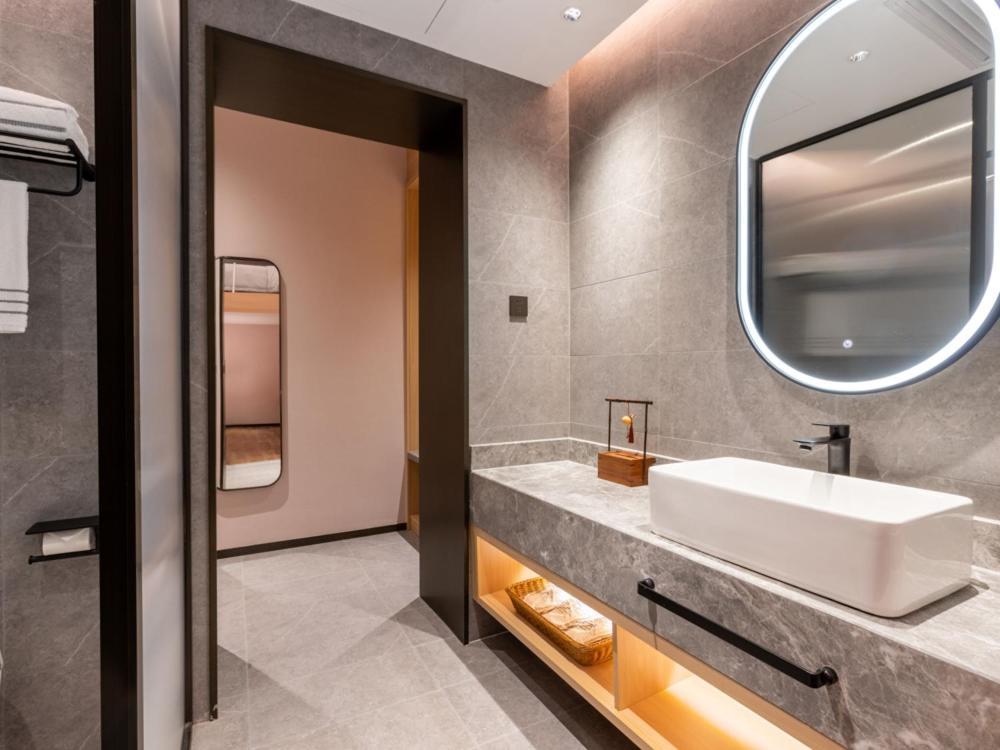 Yunju Hotel Beijing Yonghe Palace Guijie Siheyuan Bagian luar foto
