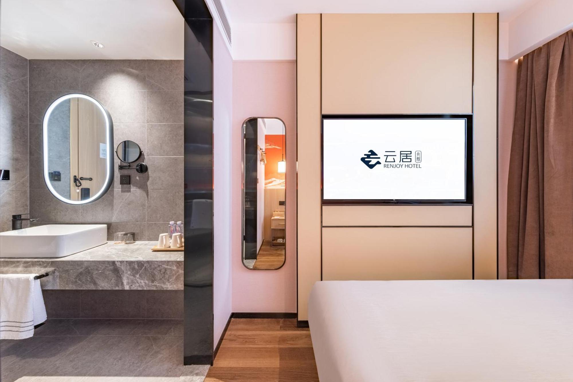 Yunju Hotel Beijing Yonghe Palace Guijie Siheyuan Bagian luar foto