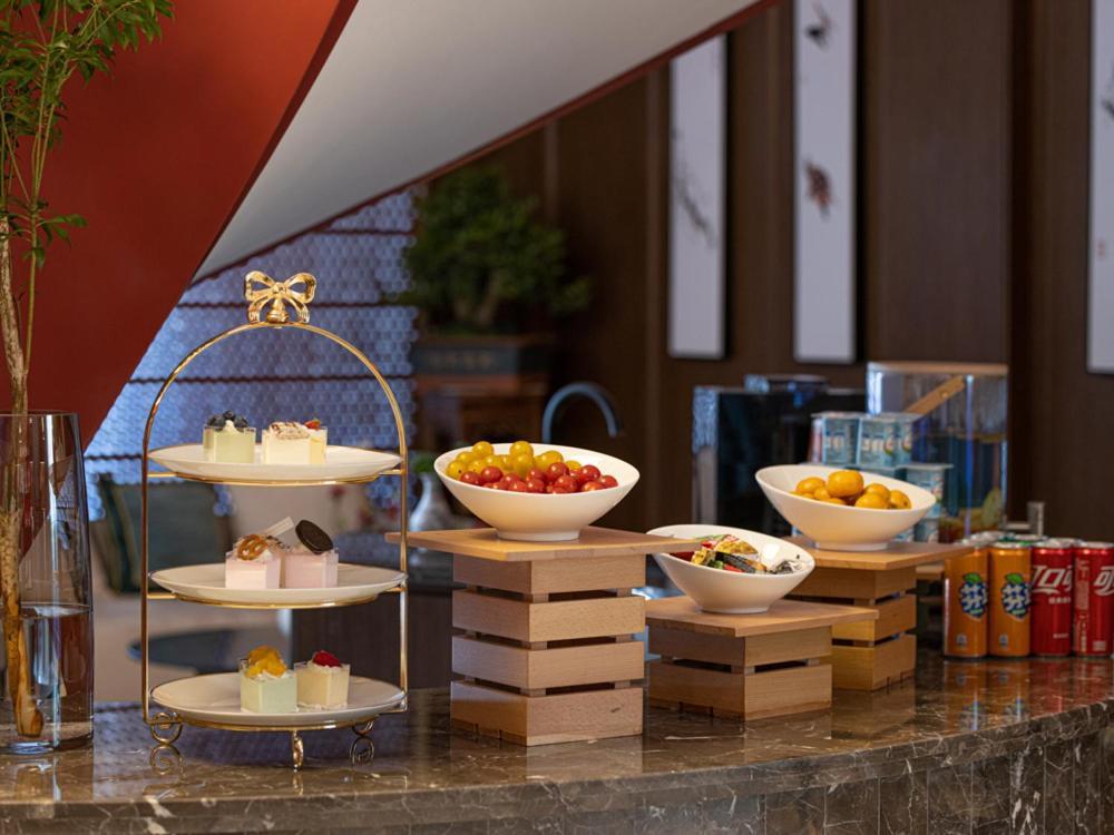 Yunju Hotel Beijing Yonghe Palace Guijie Siheyuan Bagian luar foto