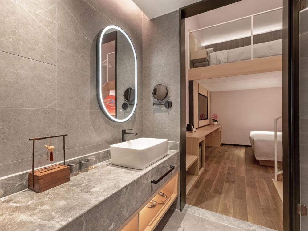 Yunju Hotel Beijing Yonghe Palace Guijie Siheyuan Bagian luar foto